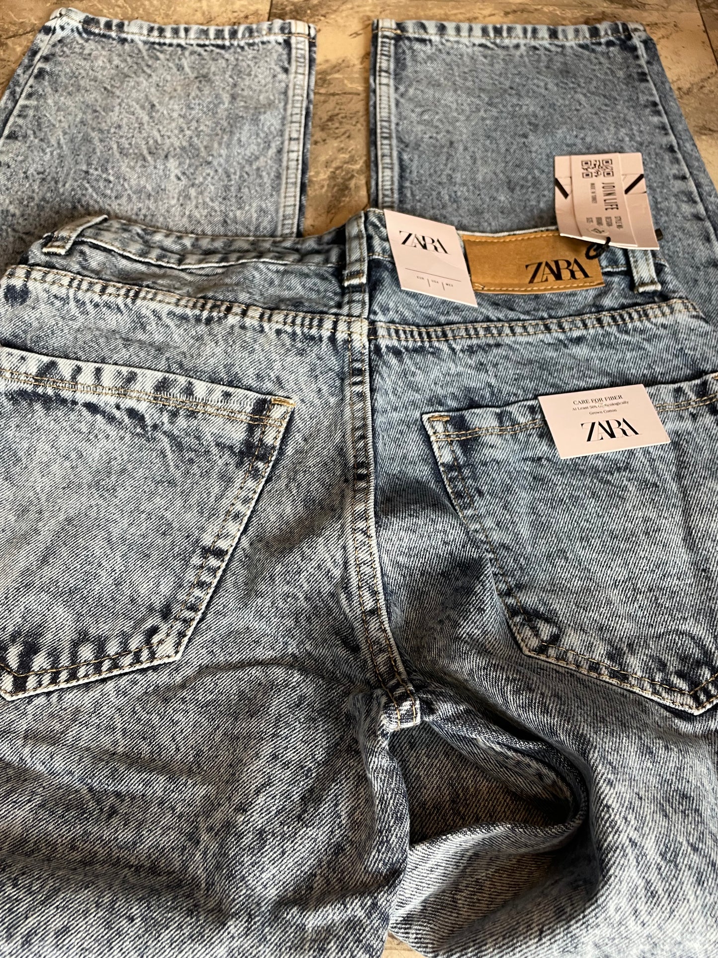 Zara Baggy jeans.